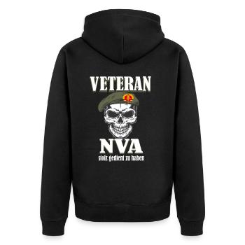 Stolzer NVA Veteran der DDR Armee - Unisex Premium Bio Zip Hoodie - Schwarz - Hinten - Nico (187cm)