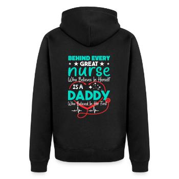 Behind Every Great Nurse - Daddy - Unisex Premium Bio Zip Hoodie - Schwarz - Hinten - Nico (187cm)