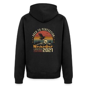 Die Legenden wurden im November 2021 - 2021 geboren - Unisex Premium Bio Zip Hoodie - Schwarz - Hinten - Nico (187cm)