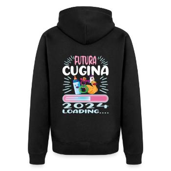 größeCousine werden Cousine 2024 - Unisex Premium Bio Zip Hoodie - Schwarz - Hinten - Nico (187cm)