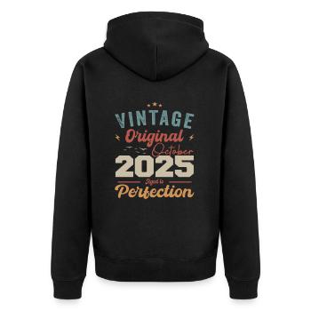 Oktober 2025 Geburtstagsgeschenk 2025 Oktober - Unisex Premium Bio Zip Hoodie - Schwarz - Hinten - Nico (187cm)