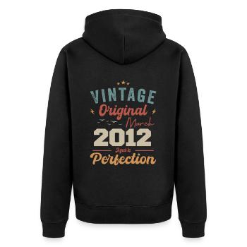 März 2012 Jahrgang geboren Vintage Geburtstag - Unisex Premium Bio Zip Hoodie - Schwarz - Hinten - Nico (187cm)