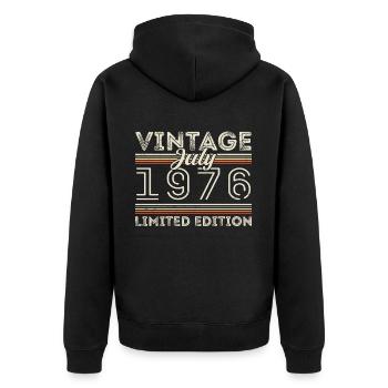 Juli 1976 Juli Geburtstagsgeschenk Juli 1976 - Unisex Premium Bio Zip Hoodie - Schwarz - Hinten - Nico (187cm)