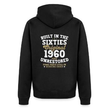Built in the sixties 1960 62. Geburtstag Herren - Unisex Premium Bio Zip Hoodie - Schwarz - Hinten - Nico (187cm)