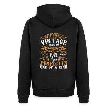 Jahrgang November 1971 Geburtstag November 1971 - Unisex Premium Bio Zip Hoodie - Schwarz - Hinten - Nico (187cm)