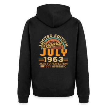 Jahrgang geboren Juli 1963 Geburtstag Juli 1963 - Unisex Premium Bio Zip Hoodie - Schwarz - Hinten - Nico (187cm)