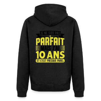 10 Anniversaire - Pas parfaite mais j'ai 10 ans - Veste à capuche bio Premium Unisexe - noir - Dos - Nico (187cm)