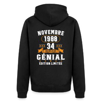 34 Ans Anniversaire Vintage Né(e) en Novembre 1988 - Veste à capuche bio Premium Unisexe - noir - Dos - Nico (187cm)