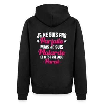 Je ne suis pas parfaite mais je suis motarde - Veste à capuche bio Premium Unisexe - noir - Dos - Nico (187cm)