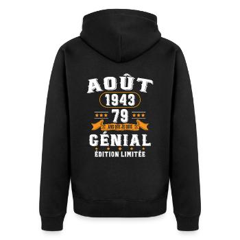 79 Ans Anniversaire Vintage Né(e) en Août 1943 - Veste à capuche bio Premium Unisexe - noir - Dos - Nico (187cm)