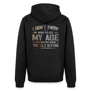 Ich weiß nicht, wie ich mich in meinem Alter verhalten soll - Unisex Premium Bio Zip Hoodie - Schwarz - Hinten - Nico (187cm)