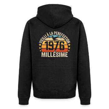Jahrgang 1976 Retro 1976 Geburtstagsgeschenk - Unisex Premium Bio Zip Hoodie - Schwarz - Hinten - Nico (187cm)