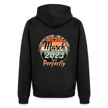 März 2023 Jubiläum 2023 Legenden März - Unisex Premium Bio Zip Hoodie - Schwarz - Hinten - Nico (187cm)