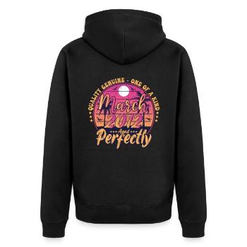 März 2012 Jubiläum 2012 Retro 2012 März - Unisex Premium Bio Zip Hoodie - Schwarz - Hinten - Nico (187cm)