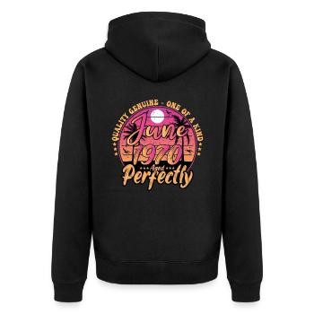 Juni 1970 Jubiläum 1970 Retro 1970 Juni - Unisex Premium Bio Zip Hoodie - Schwarz - Hinten - Nico (187cm)