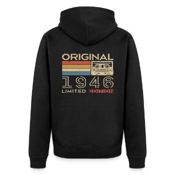 1946 Retro 1946 Geburtstagsgeschenk - Jahrgang 1946 - Unisex Premium Bio Zip Hoodie - Schwarz - Hinten - Nico (187cm)