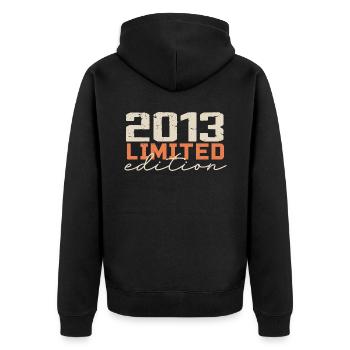 Né en 2013 | Vintage 2013 Anniversaire Rétro - Veste à capuche bio Premium Unisexe - noir - Dos - Nico (187cm)