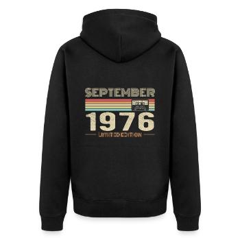 September 1976 Jahrgang Jubiläum September 1976 - Unisex Premium Bio Zip Hoodie - Schwarz - Hinten - Nico (187cm)