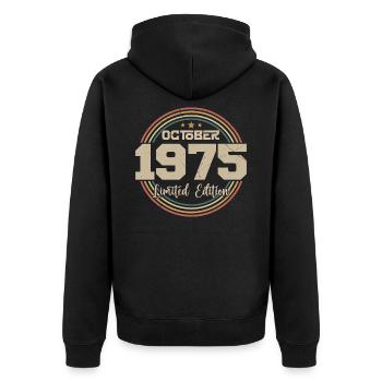 Jahrgang Oktober 1975 Retro Geburtstag Oktober 1975 - Unisex Premium Bio Zip Hoodie - Schwarz - Hinten - Nico (187cm)