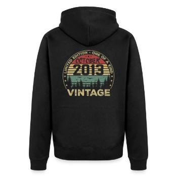 Vintage Jubiläum Hergestellt im Oktober 2013 - Unisex Premium Bio Zip Hoodie - Schwarz - Hinten - Nico (187cm)