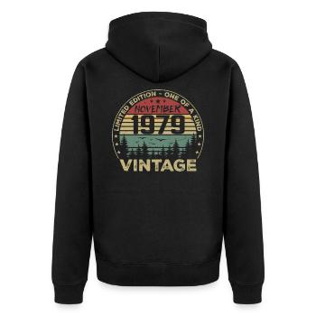 November 1979 Vintage Geschenk - Geboren im November 1979 - Unisex Premium Bio Zip Hoodie - Schwarz - Hinten - Nico (187cm)