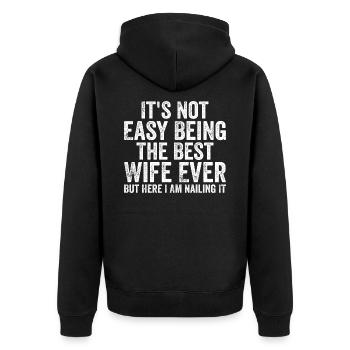 Es ist nicht einfach, die beste Ehefrau aller Zeiten zu sein - Unisex Premium Bio Zip Hoodie - Schwarz - Hinten - Nico (187cm)