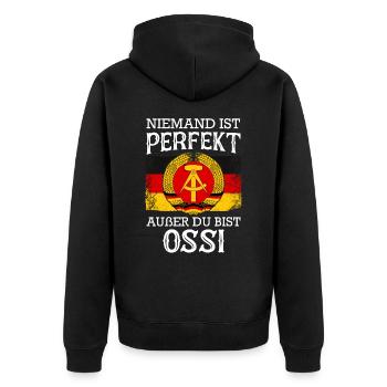 Ostdeutschland Osten Ossi DDR Heimat Ostblock - Unisex Premium Bio Zip Hoodie - Schwarz - Hinten - Nico (187cm)