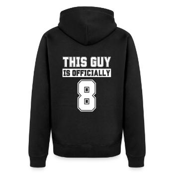 Dieser Typ ist offiziell 8 Jahre alt und feiert den 8. - Unisex Premium Bio Zip Hoodie - Schwarz - Hinten - Nico (187cm)