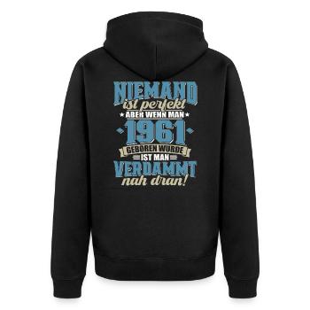 1961 geboren Geburtstag Spruch - Unisex Premium Bio Zip Hoodie - Schwarz - Hinten - Nico (187cm)