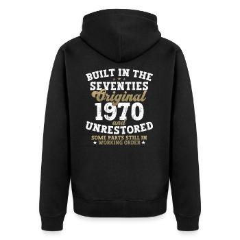 Built in the seventies 1970 52. Geburtstag Herren - Unisex Premium Bio Zip Hoodie - Schwarz - Hinten - Nico (187cm)