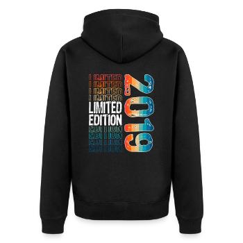 Limited Edition seit 2019 Geburtstag Vintage 2019 - Unisex Premium Bio Zip Hoodie - Schwarz - Hinten - Nico (187cm)