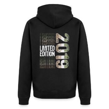 Limited Edition seit 2019 Geburtstag Vintage 2019 - Unisex Premium Bio Zip Hoodie - Schwarz - Hinten - Nico (187cm)