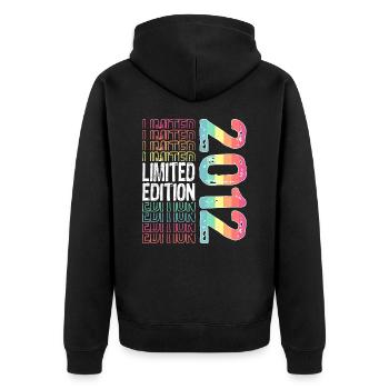 Limited Edition seit 2012 Geburtstag Vintage 2012 - Unisex Premium Bio Zip Hoodie - Schwarz - Hinten - Nico (187cm)