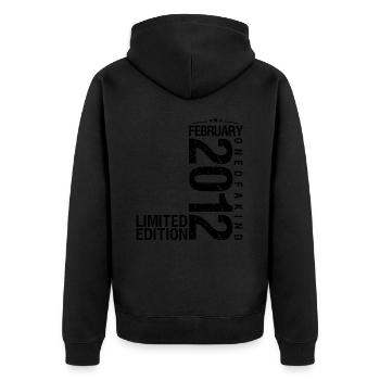 Geburtstag Februar 2012 Februar geboren im Februar - Unisex Premium Bio Zip Hoodie - Schwarz - Hinten - Nico (187cm)