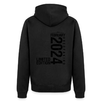 Geburtstag Februar 2024 Februar geboren im Februar - Unisex Premium Bio Zip Hoodie - Schwarz - Hinten - Nico (187cm)