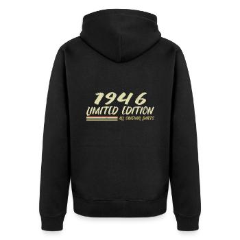 1946 Geburtstagsgeschenkidee 1946 - Unisex Premium Bio Zip Hoodie - Schwarz - Hinten - Nico (187cm)