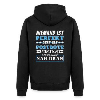 Niemand ist Perfekt - Postboten sind nah dran - Unisex Premium Bio Zip Hoodie - Schwarz - Hinten - Nico (187cm)
