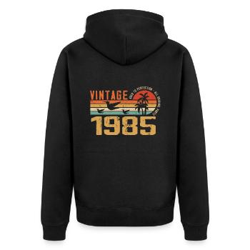 Jahrgang 1985 Jubiläumsgeschenk - Jahrgang 1985 - Unisex Premium Bio Zip Hoodie - Schwarz - Hinten - Nico (187cm)