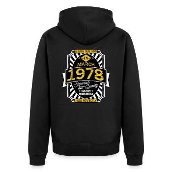 1978 MÄRZ - Unisex Premium Bio Zip Hoodie - Schwarz - Hinten - Nico (187cm)