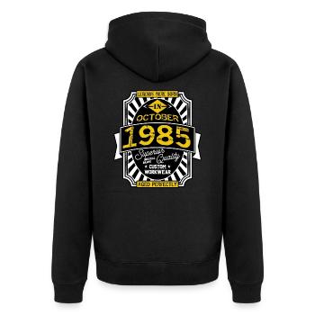 1985 OKTOBER - Unisex Premium Bio Zip Hoodie - Schwarz - Hinten - Nico (187cm)