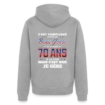 Humour Homme 70 ans Fête Anniversaire - Veste à capuche bio Premium Unisexe - gris chiné - Dos - Nico (187cm)