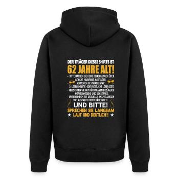 Der Träger dieses Shirts ist 62 Jahre alt 62. - Unisex Premium Bio Zip Hoodie - Schwarz - Hinten - Nico (187cm)