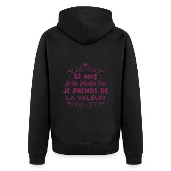32 ans Je Ne Vieillis Pas Je Prends De La Valeur - Veste à capuche bio Premium Unisexe - noir - Dos - Nico (187cm)