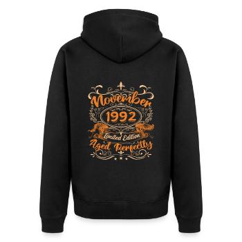 November 1992 Limitierte Auflage - Unisex Premium Bio Zip Hoodie - Schwarz - Hinten - Nico (187cm)
