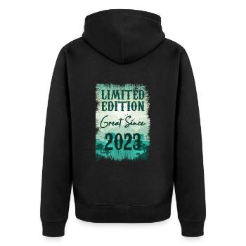 Einzigartig seit 2023 - Unisex Premium Bio Zip Hoodie - Schwarz - Hinten - Nico (187cm)