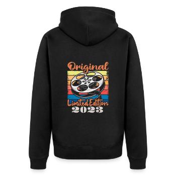 Original limitierte Auflage von 2023 - Unisex Premium Bio Zip Hoodie - Schwarz - Hinten - Nico (187cm)