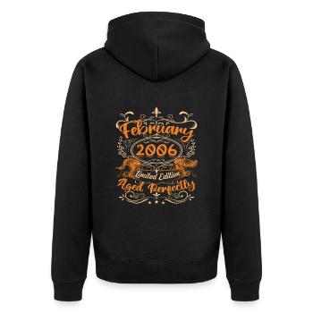 Februar 2006 | Perfekt gealtert - Unisex Premium Bio Zip Hoodie - Schwarz - Hinten - Nico (187cm)
