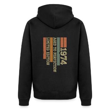 1974 Vintage Retro Jubiläumsgeschenk Jahrgang 1974 - Unisex Premium Bio Zip Hoodie - Schwarz - Hinten - Nico (187cm)
