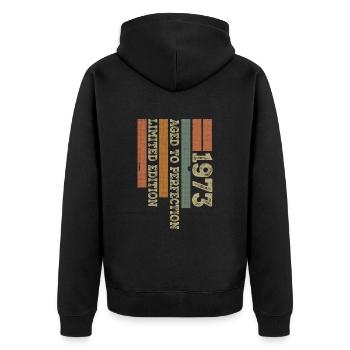 1973 Vintage Retro Geburtstagsgeschenk Geboren 1973 - Unisex Premium Bio Zip Hoodie - Schwarz - Hinten - Nico (187cm)