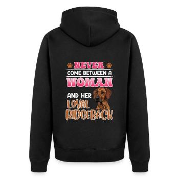 Ridgeback NEVER COME BETWEEN A WOMAN AND HER LOYAL - Unisex Premium Bio Zip Hoodie - Schwarz - Hinten - Nico (187cm)